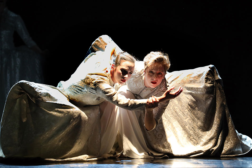 Anna Casasola Fontseca en Amelie Lambrichts in Pearl (foto Hans Gerritsen)