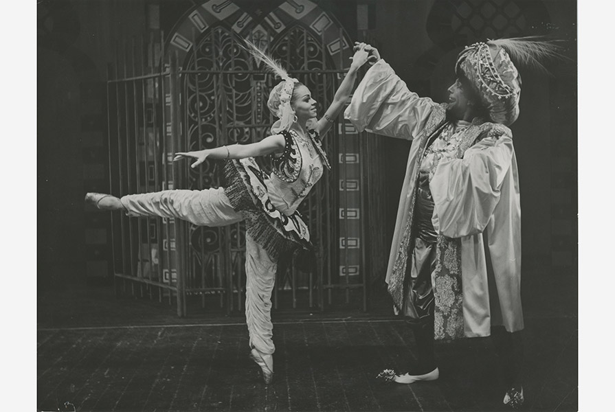 De Pasja en de Beer | Choreografie Hans Snoek (foto Hans van den Busken)