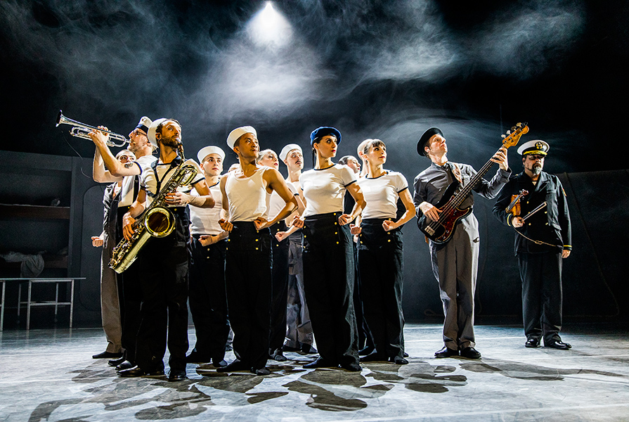 All hands on deck | choreografie Ed Wubbe (foto Rob Becker)