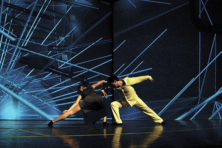 Manyfacts, live in the 3D city | choreografie Ed Wubbe | stage design MVRDV (foto Ruben Stern)