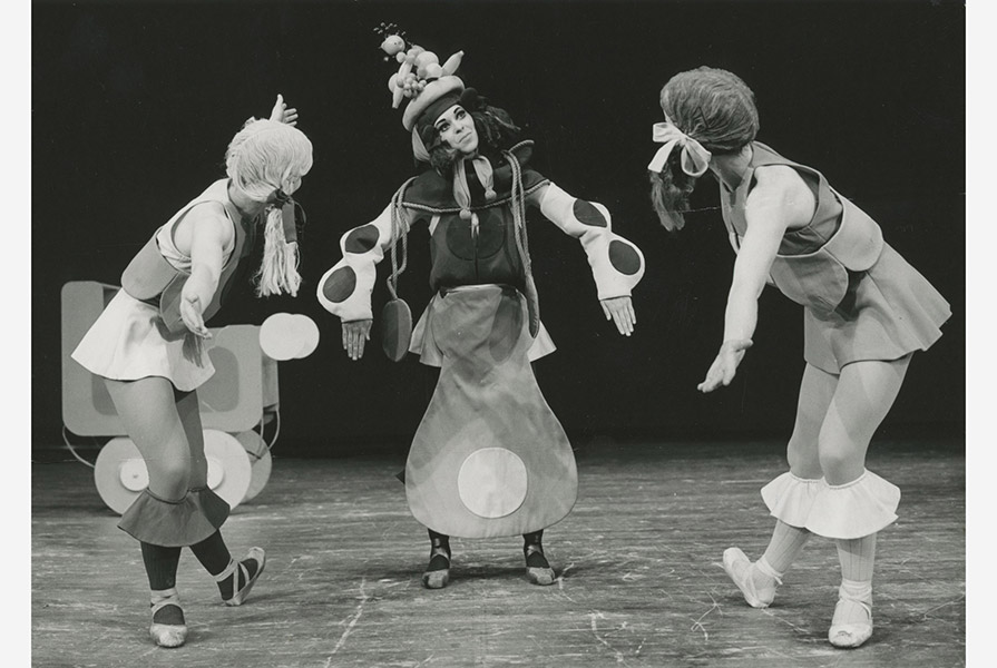 Straatspelletjes | film van Hans van den Busken (foto Jac. B. Rieder)