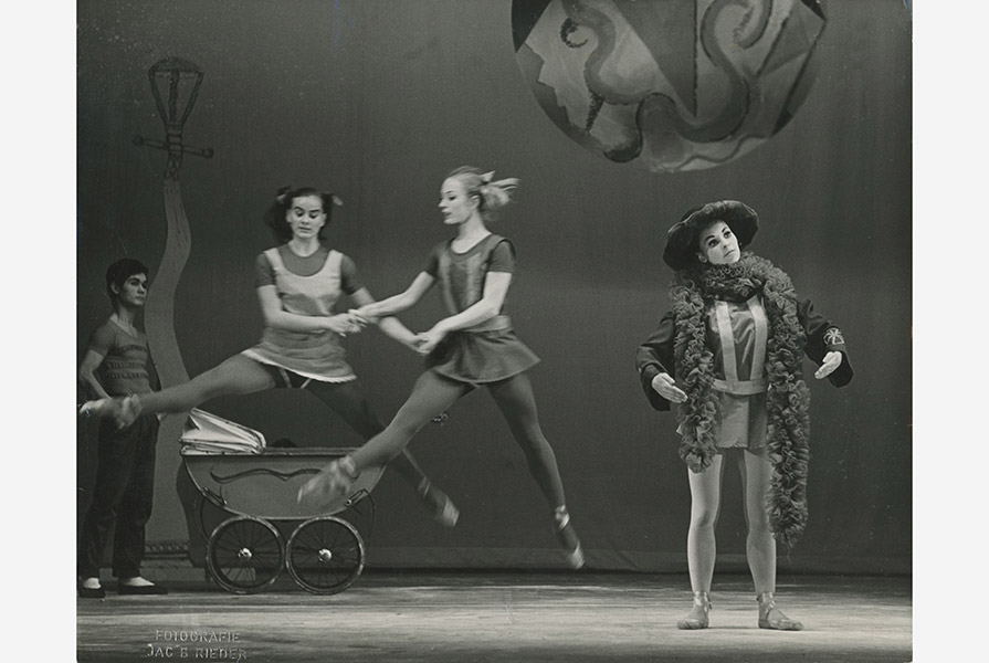 Straatspelletjes | film van Hans van den Busken (foto Jac. B. Rieder)